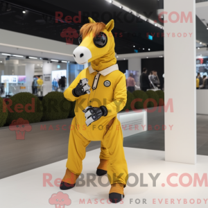 Maskot karakter av en gul...