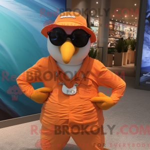Maskotkarakter af en orange...
