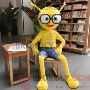 Personnage mascotte d une...