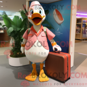 Característica de uma máscara de proteção com bermuda e casaco - Mascotes de pêssego - REBROKO_395337 - RedBrokoly.com