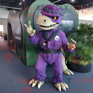 Maskot karakter af en lilla...