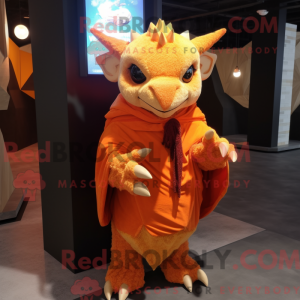 Personagem de máscara de...