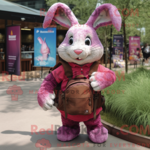 Maskotfigur af en magenta...