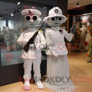 Maskot karakter af en grå...