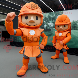 Maskotfigur af en orange...