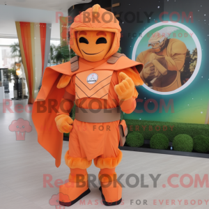 Maskotfigur af en orange...