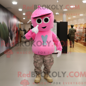Maskotkarakter av en rosa...
