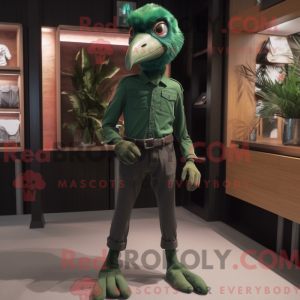 Personagem de máscara de...