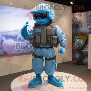 Personagem de máscara de um...