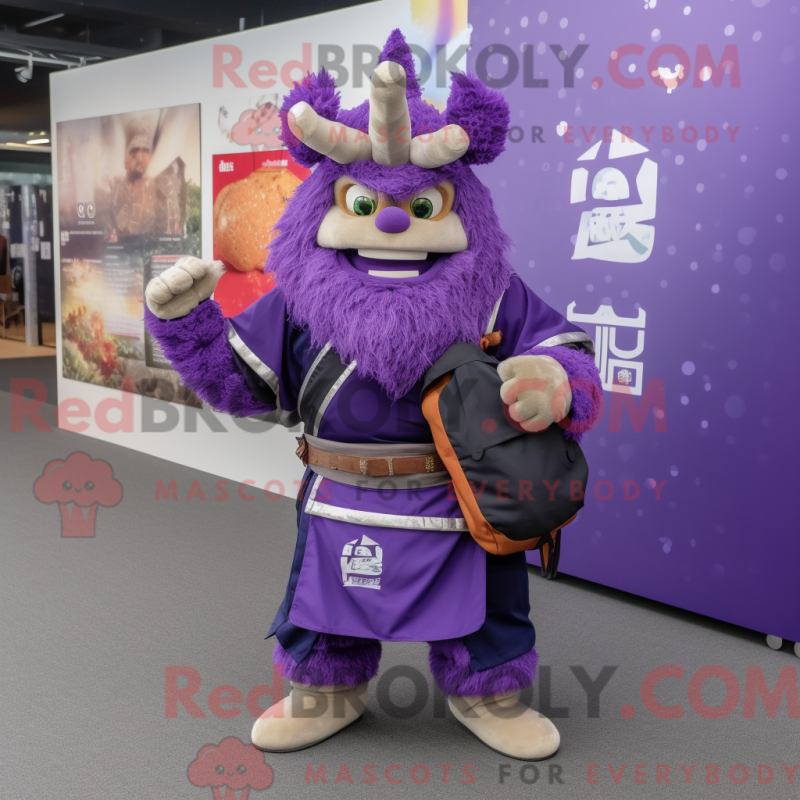 Característica de uma máscara de samurai com capuz e macacão e roupas - Mascotes samurais - REBROKO_398801 - RedBrokoly.com