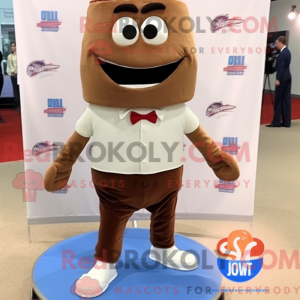 Personagem de máscara de...