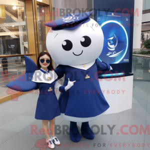 Postava maskota Navy Ray...