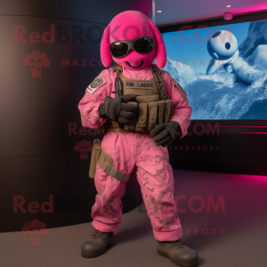 Pink Marine Recon maskot...