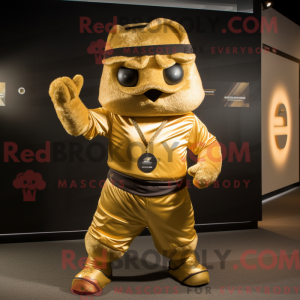 Personagem de máscara de...