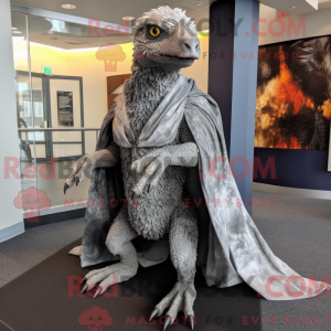 Maskot karakter af en sølv...
