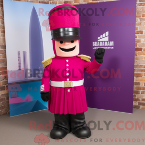 Maskotfigur av en magenta...
