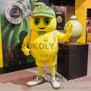 Personagem de máscara de...