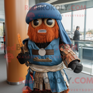 Personagem de máscara de um...