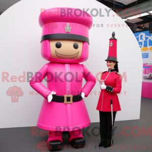 Maskotkarakter av en rosa...
