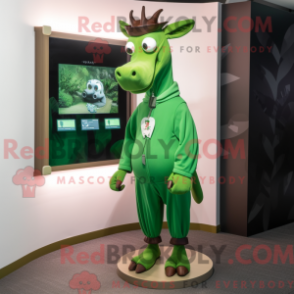 Característica de máscara de um ocapi verde coberto com rullekrave e skoklemmer - Mascotes Okapi - RedBrokoly.com