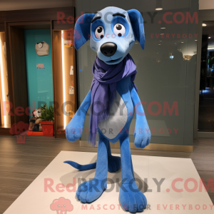 Maskotfigur av en blå hund...