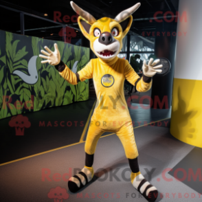 Fantasia de mascote de um okapi amarelo-limão com macacão e palmilhas - Mascotes Okapi - REBROKO_402443 - RedBrokoly.com