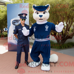 Postava maskota Navy Puma...
