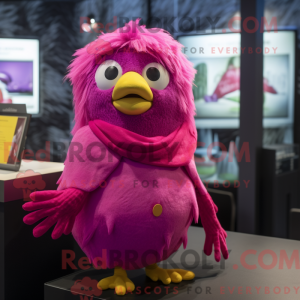 Maskotfigur af en magenta...