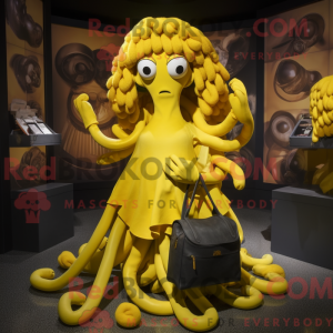 Personagem de máscara de...