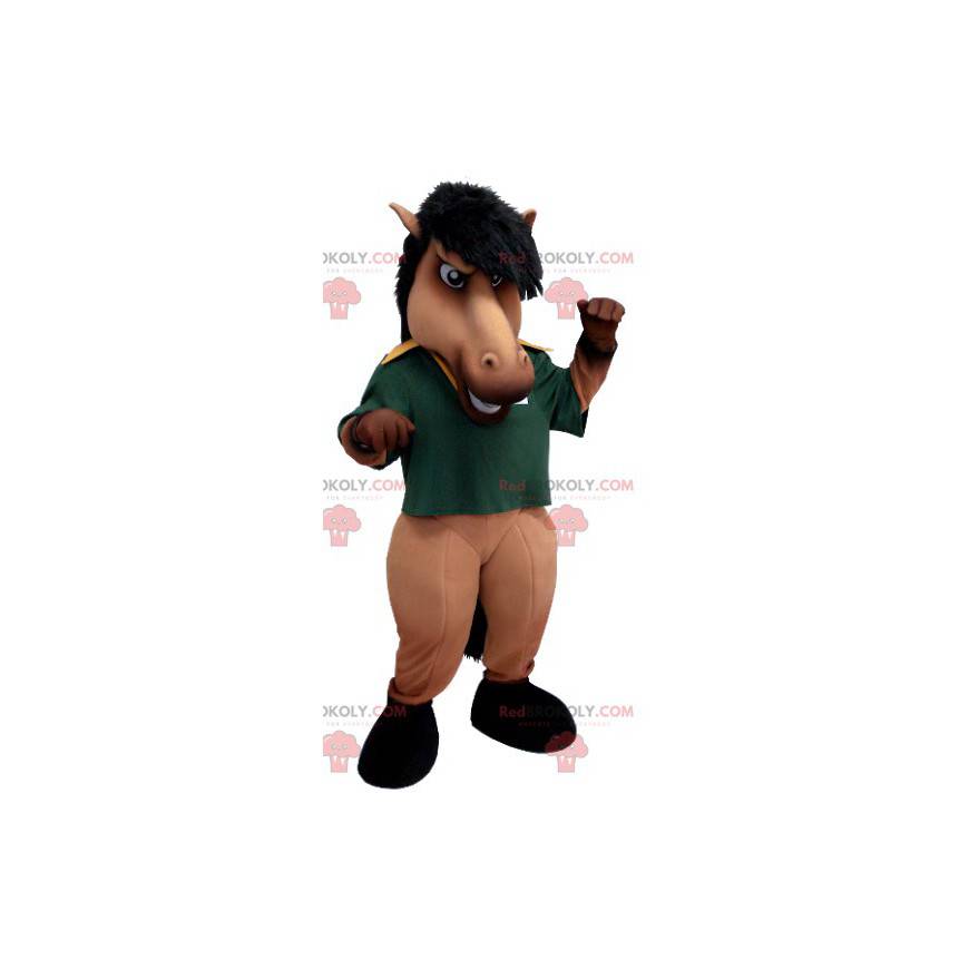 Mascota del caballo marrón y negro con un polo verde -