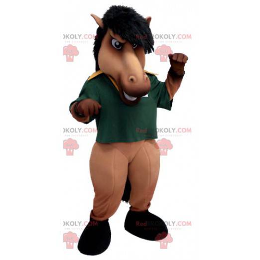 Mascote cavalo marrom e preto com uma camisa pólo verde -