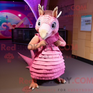 Maskottchenfigur eines rosa...