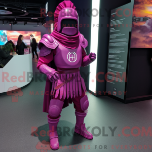 Maskotfigur af en magenta...