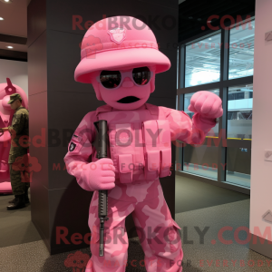 Maskotkarakter av en rosa...