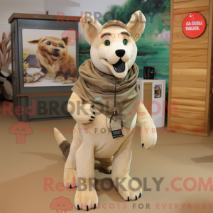 Maskotfigur av en beige...