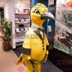 Maskotkarakter av en gul...