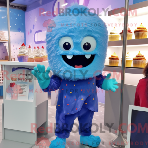 Personagem de máscara de um...