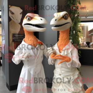 Maskotkarakter av en Peach...