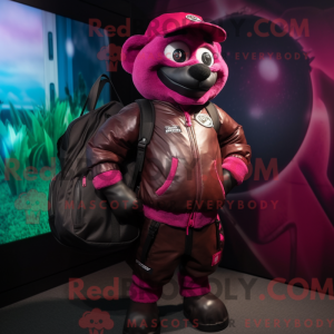 Maskotfigur af en magenta...