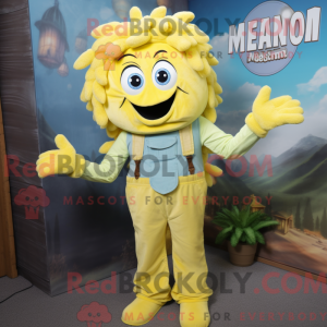 Personagem de máscara de...