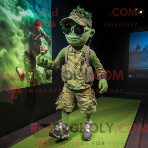 Mascottekostuum groene sluipschutter met hardloopshort en dasjes - Sniper-mascottes - REBROKO_408452 - RedBrokoly.com