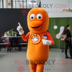 Maskotkarakter af en orange...