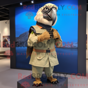 Maskotkarakter af en beige...