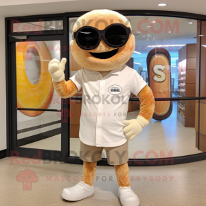 Postać w kostiumie maskotki...