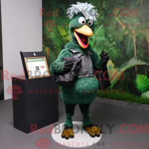 Personaje mascota de gallos...