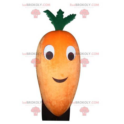 Riesenmaskottchen mit orangefarbenen und grünen Karotten -