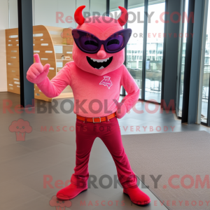 Maskotkarakter av en rosa...