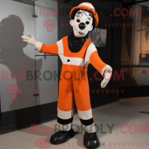 Personagem de máscara de...