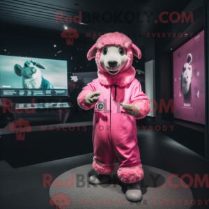 Maskot postava růžové ovce...