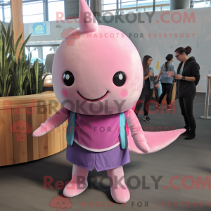 Personagem de máscara de...